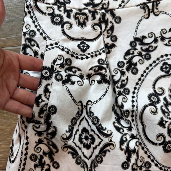 White House Black Market trellis pattern pleated, lined skirt with pockets size - Picture 3 of 7